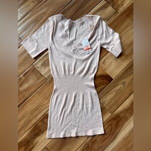 NWT Angle Chic Lace-Trimmed Short Sleeve Top in Soft Pink